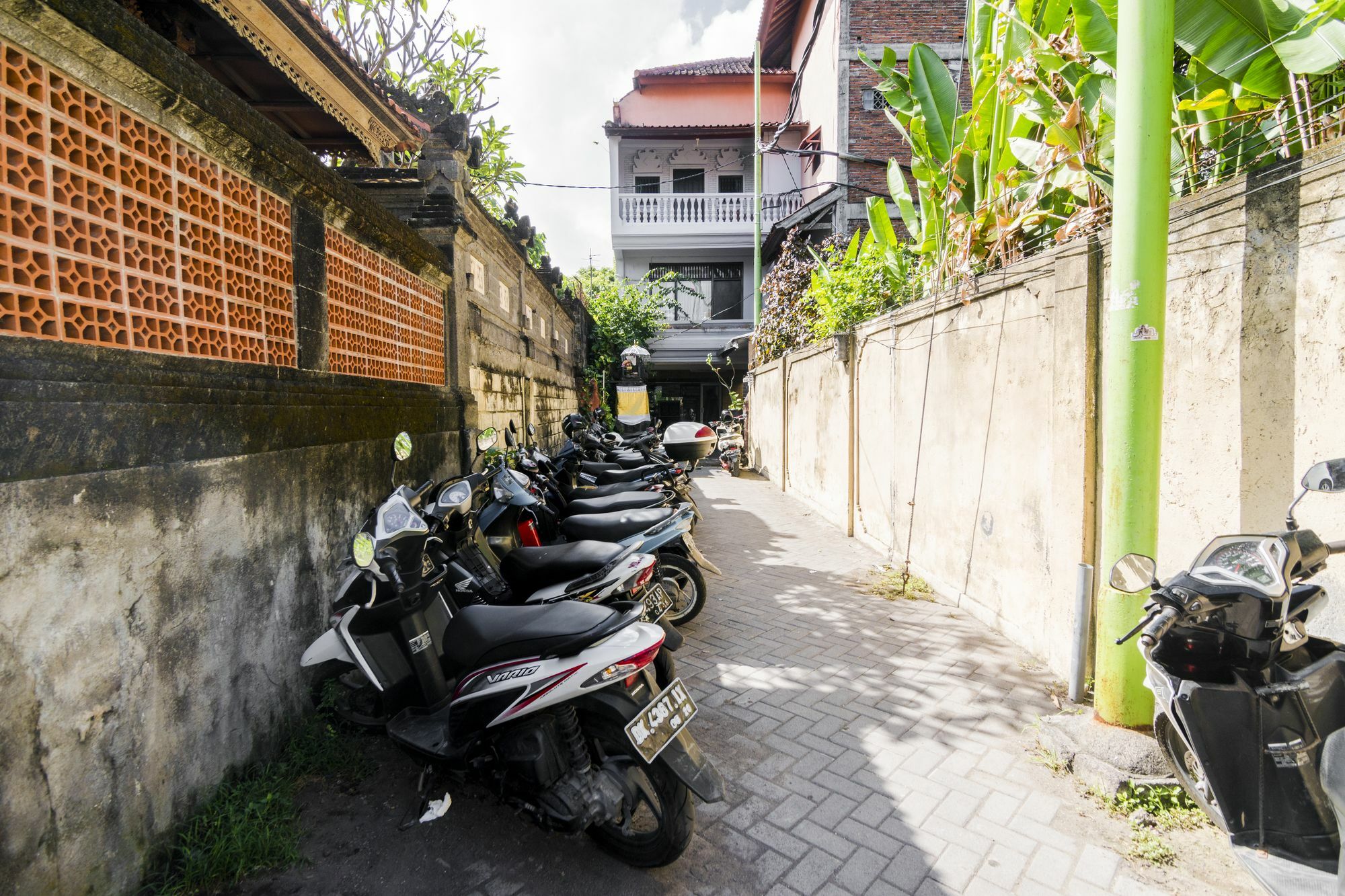 Reddoorz @ Poppies Lane 1 Hotel กูตา ภายนอก รูปภาพ